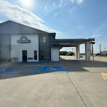 Days Inn By Wyndham Salina I-70 Екстериор снимка