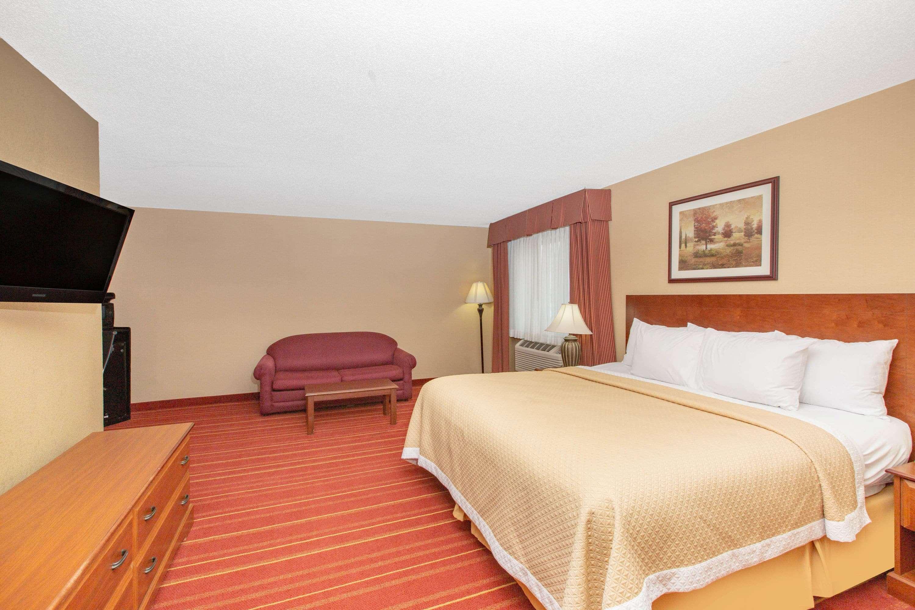 Days Inn By Wyndham Salina I-70 Екстериор снимка