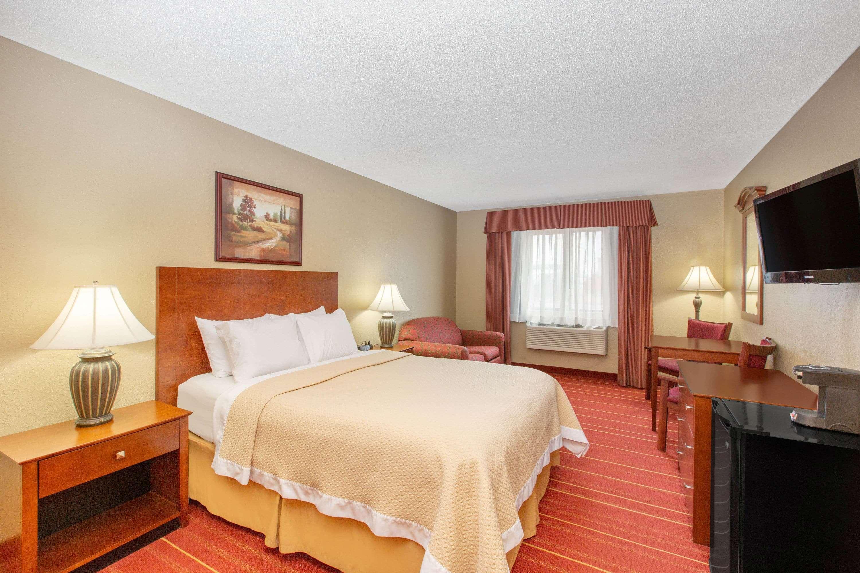 Days Inn By Wyndham Salina I-70 Екстериор снимка