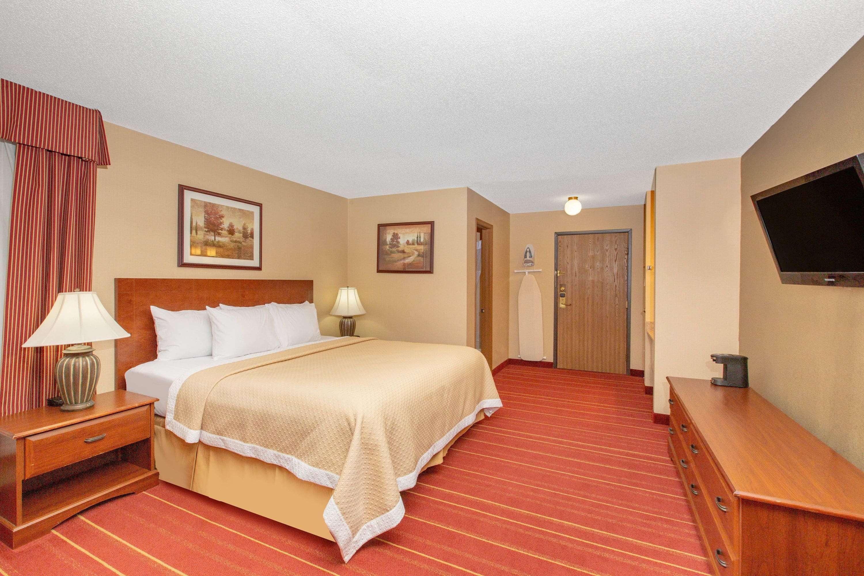 Days Inn By Wyndham Salina I-70 Екстериор снимка