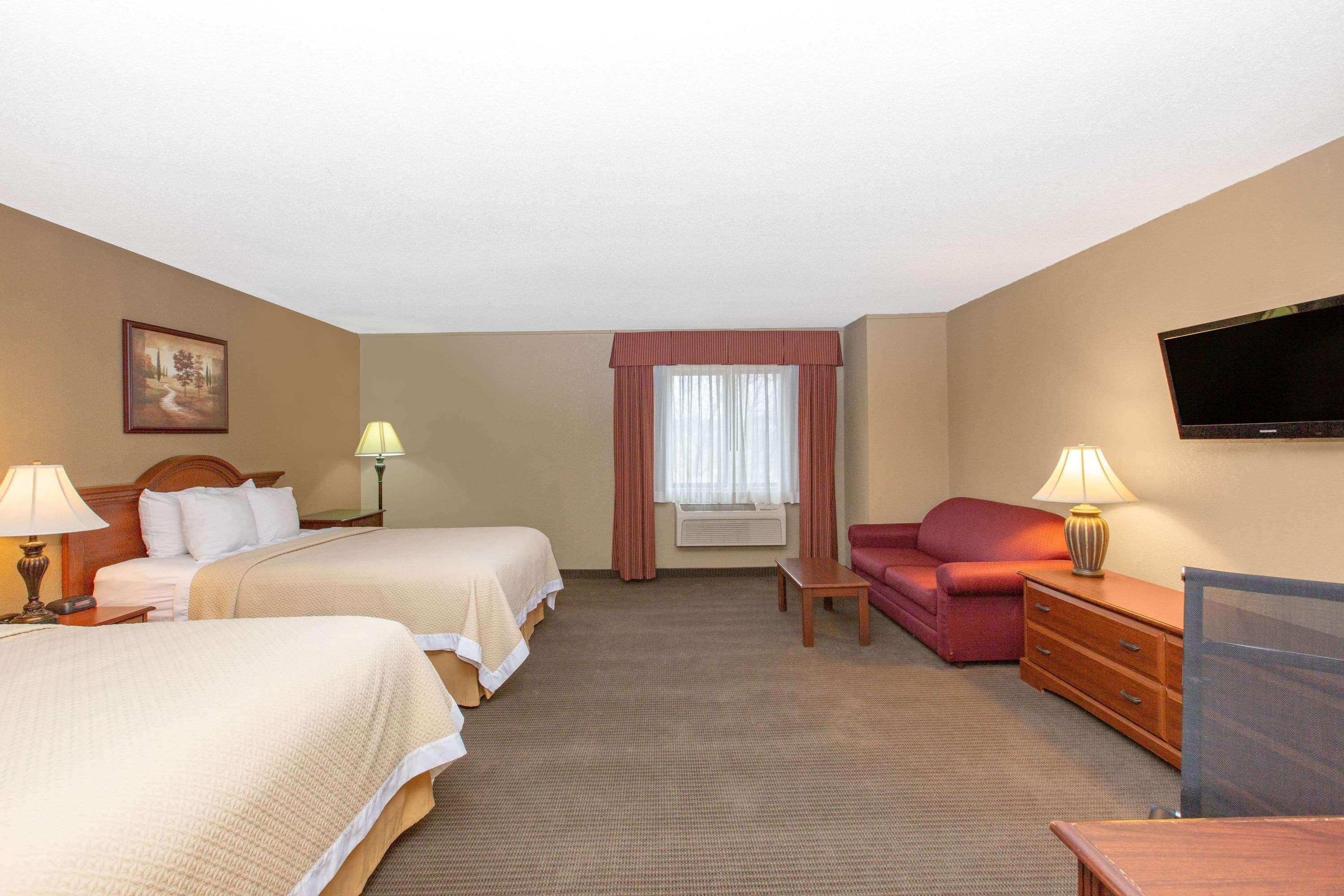 Days Inn By Wyndham Salina I-70 Екстериор снимка
