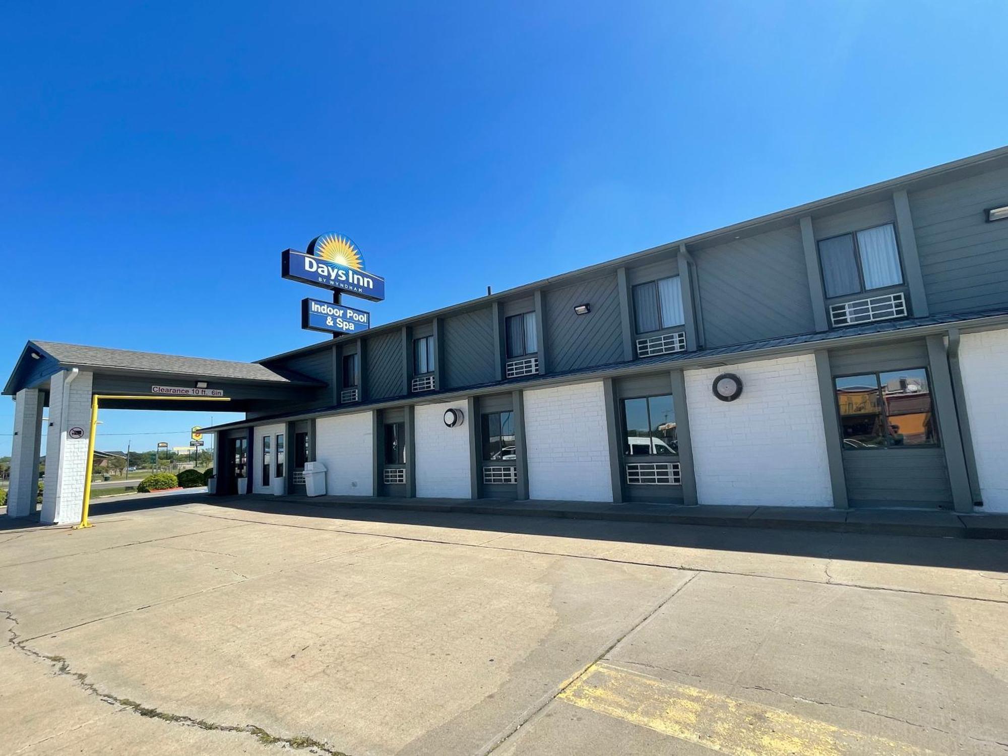 Days Inn By Wyndham Salina I-70 Екстериор снимка