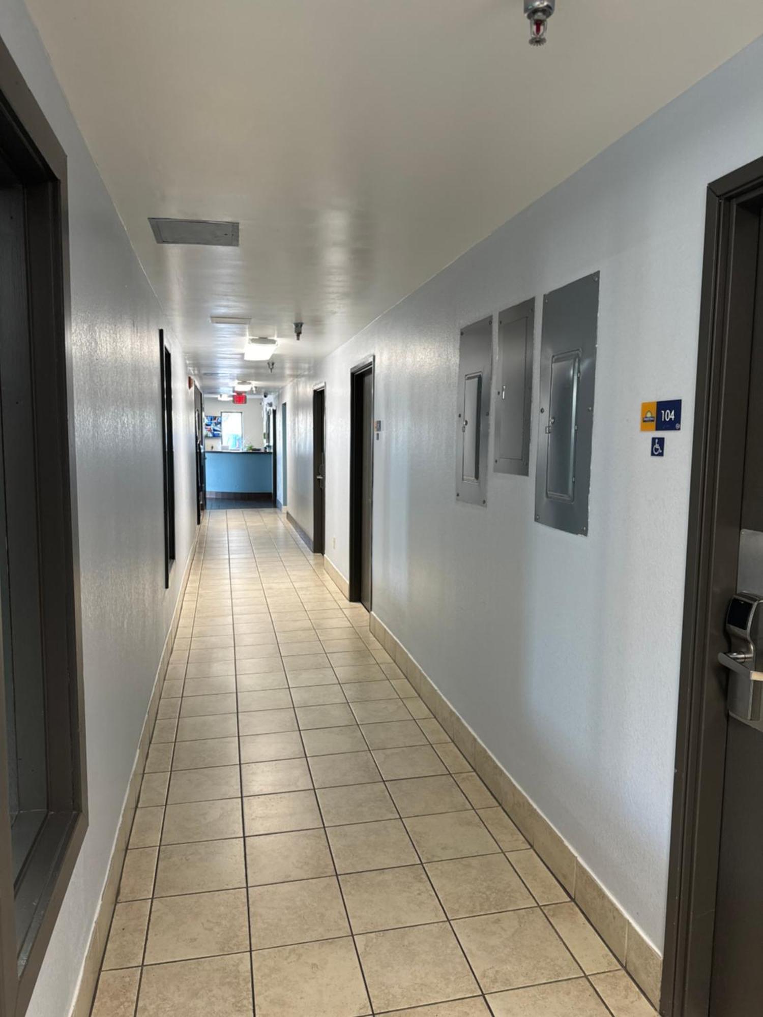 Days Inn By Wyndham Salina I-70 Екстериор снимка