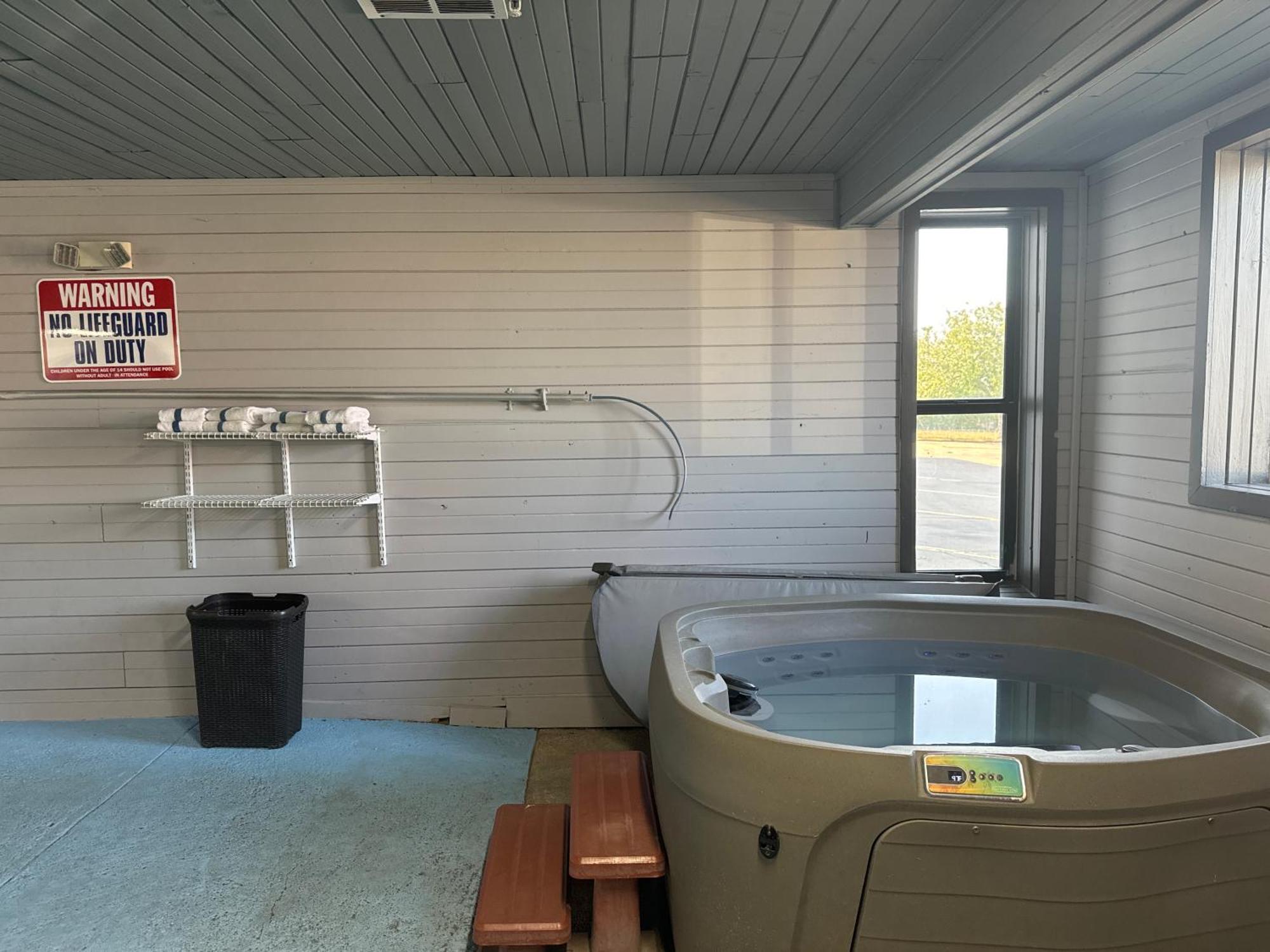 Days Inn By Wyndham Salina I-70 Екстериор снимка