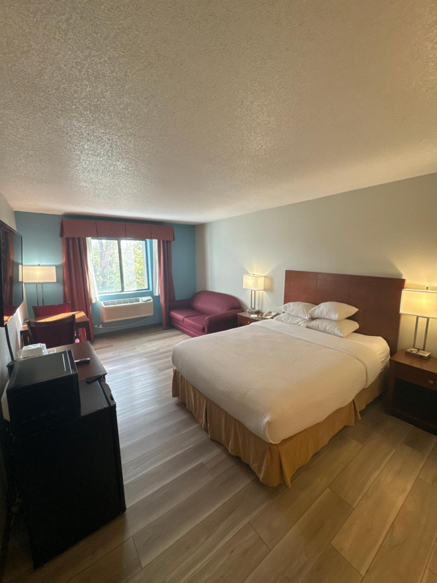 Days Inn By Wyndham Salina I-70 Екстериор снимка