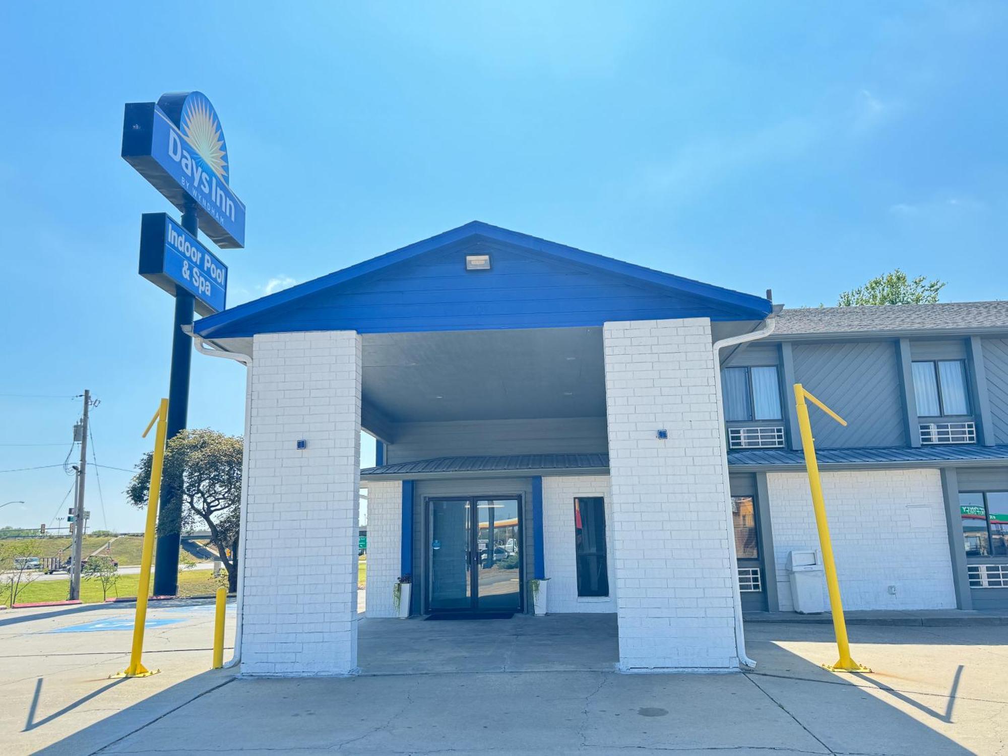 Days Inn By Wyndham Salina I-70 Екстериор снимка