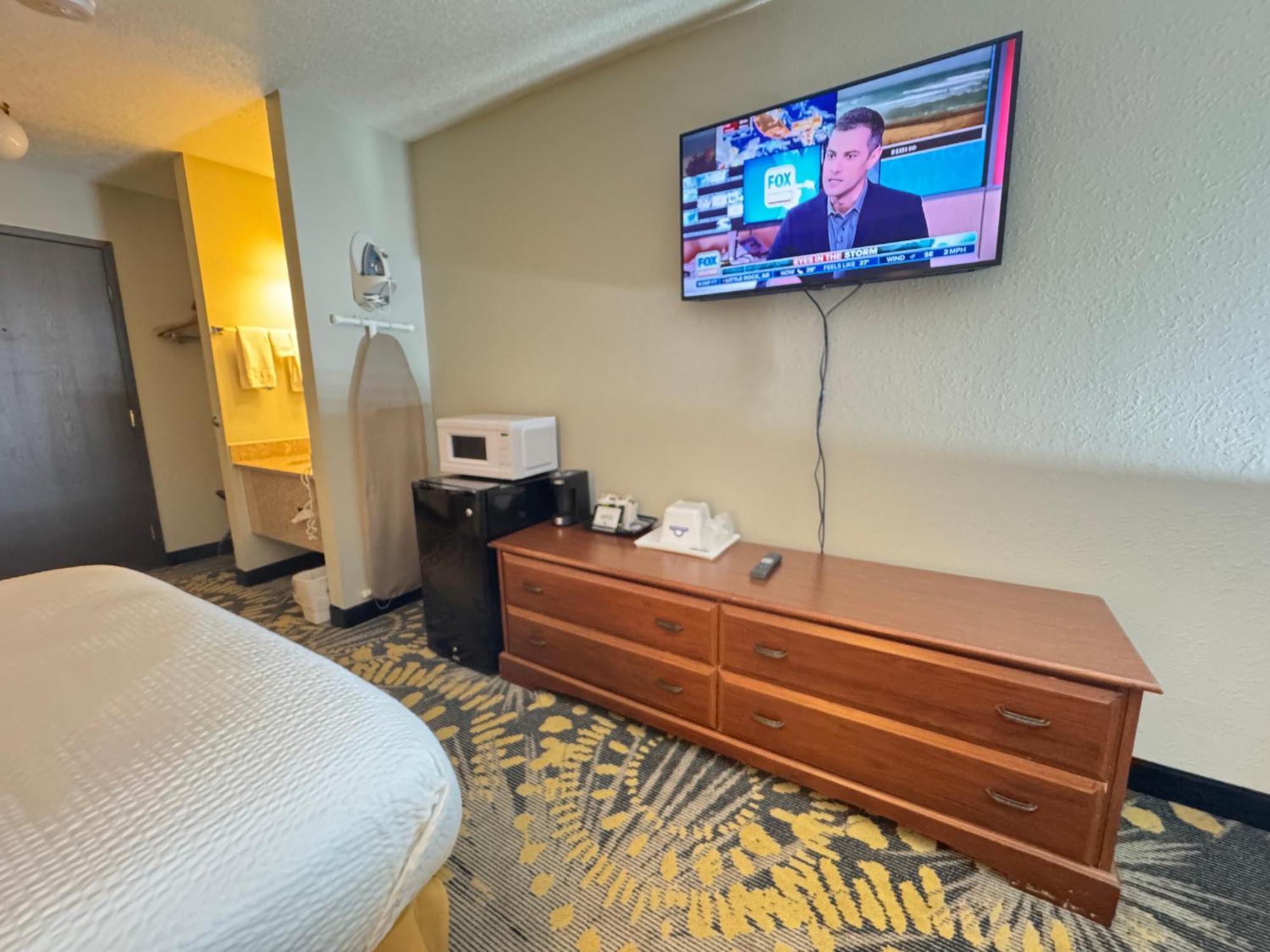 Days Inn By Wyndham Salina I-70 Екстериор снимка