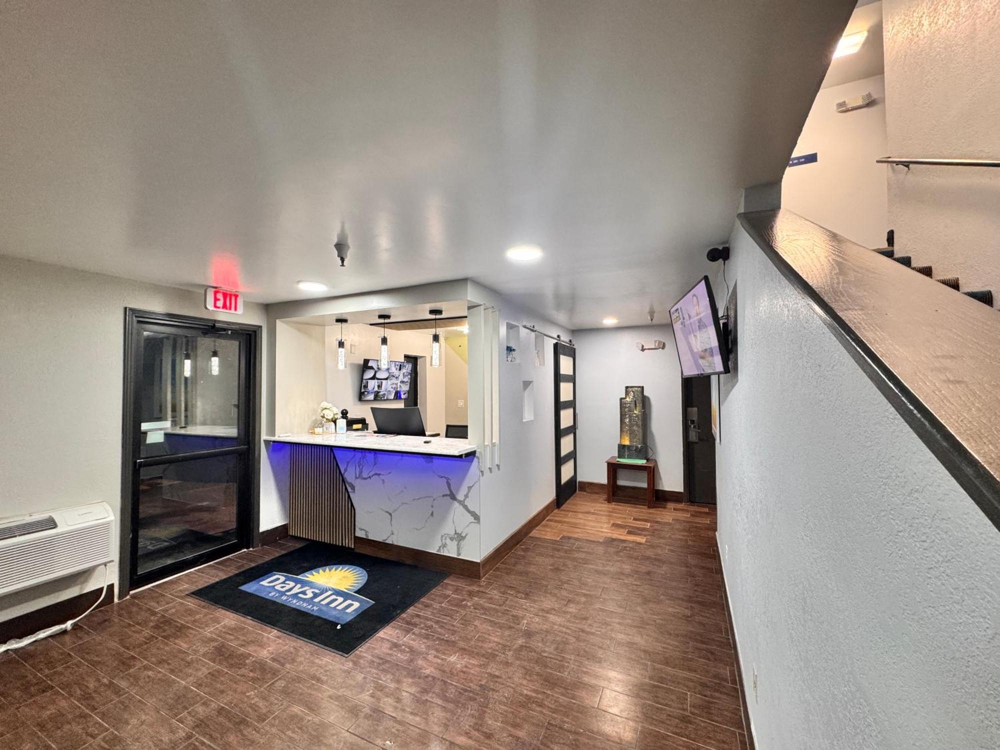 Days Inn By Wyndham Salina I-70 Екстериор снимка