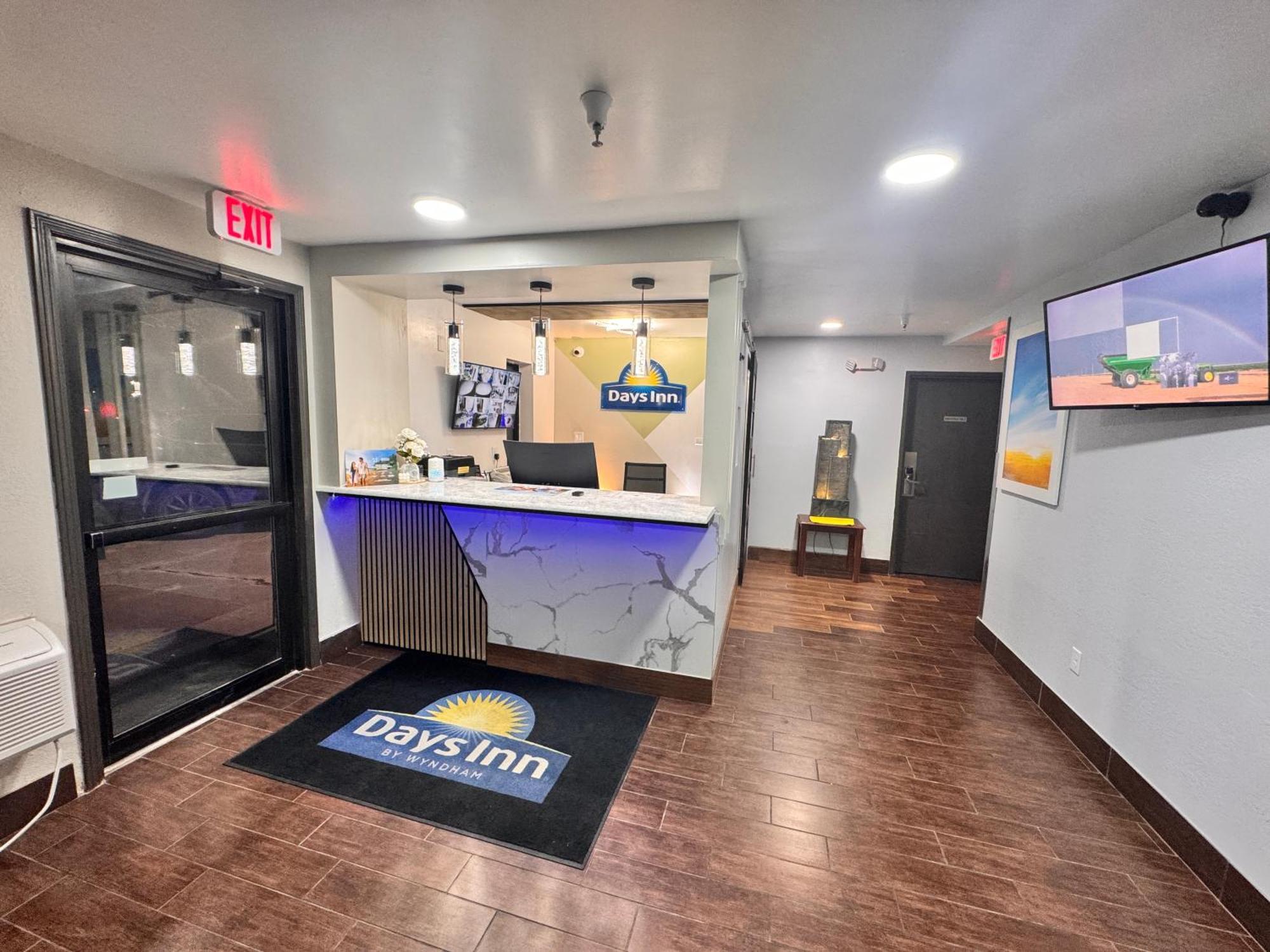 Days Inn By Wyndham Salina I-70 Екстериор снимка