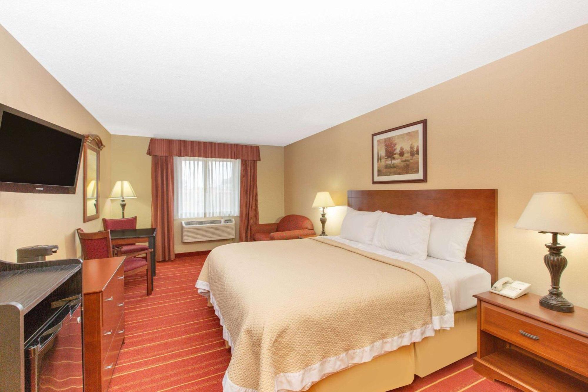 Days Inn By Wyndham Salina I-70 Екстериор снимка