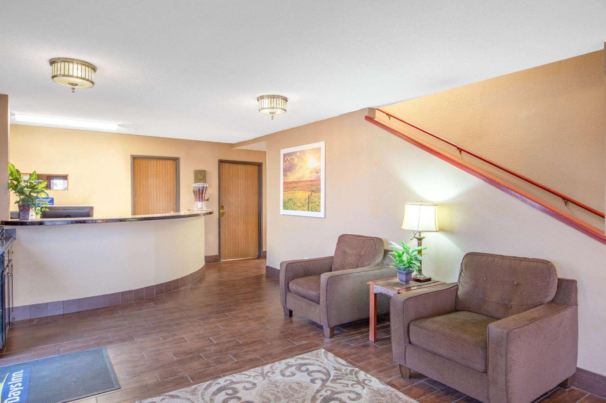Days Inn By Wyndham Salina I-70 Екстериор снимка